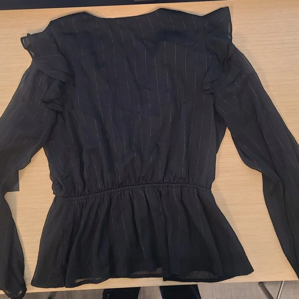 Black long sleeve with a little sparkle - Picture 2 of 3